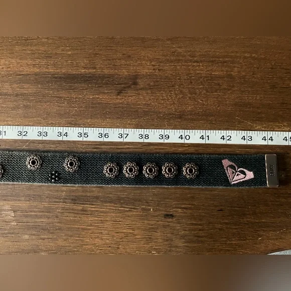 💥2 for 1💥Roxy Grey Canvas Belt with Floral Stud accents - Picture 4 of 5